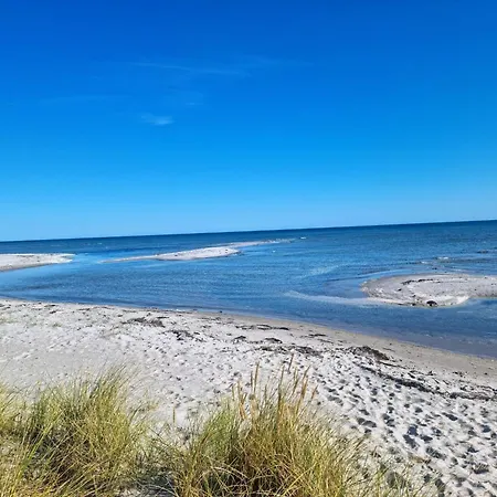 9 Person In Hals-by Traum * Hals