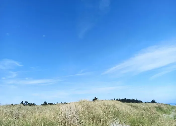 9 Person In Hals-by Traum